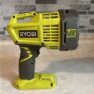 Ryobi P7171 18V Lithium Ion Dual Powered LED Cordless Spotlight Tool Only #B12